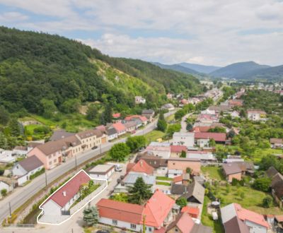 ZREKONŠTRUOVANÝ – PRIESTRANNÝ 4i DOM (110 m²) – Trenčianska Teplá