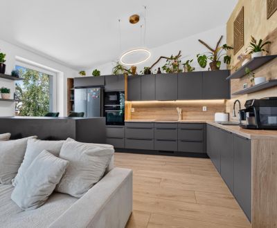 Predaj 4 izbový byt, 99 m2 s terasou,záhradou, 2x parkovanie,Tomášov
