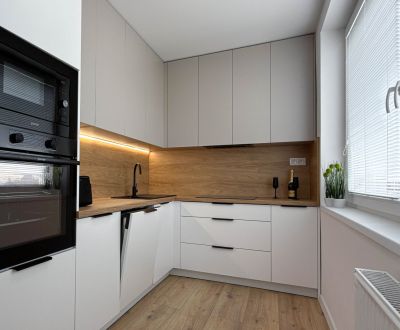TERASA - Michalovska - pekný 3 izbový byt po novej KR. 68 m2 + BALKÓN