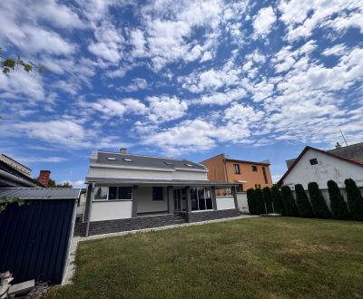 Veľký rodinný dom v Tlmačoch, bývajte vo veľkom alebo prenajímajte