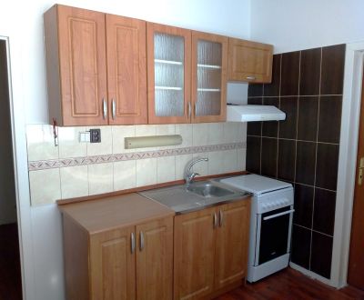Na prenájom nezariadený 1 izbový byt s balkónom v Nových Zámkoch