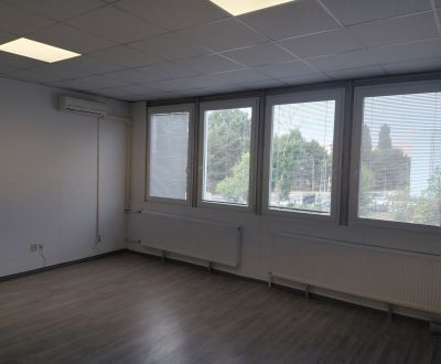 Klimatizovaná kancelária 39 m2 s umývadlom na Tomášikovej ul. 