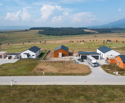 PREDAJ STAVEBNÝ POZEMOK  NA GOLFOVOM IHRISKU, MALÝ SLAVKOV