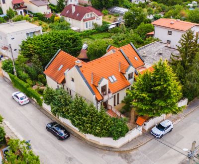 Rodinné sídlo s neopakovateľnou atmosférou a výhľadom na Zobore ! 