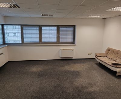 Väčšia kancelária na prenájom v Komárne