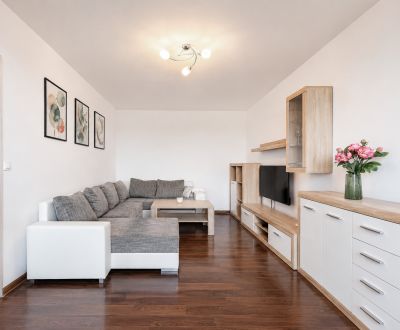 Na prenájom 3-izbový byt 74 m2, balkón, parkovacie miesto, Koniarekova