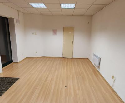 Komerčný priestor v centre Komárna na prenájom