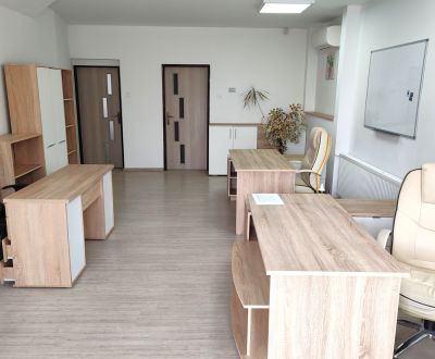 Priestory na bývanie a podnikanie na prenájom v dome v Komárne
