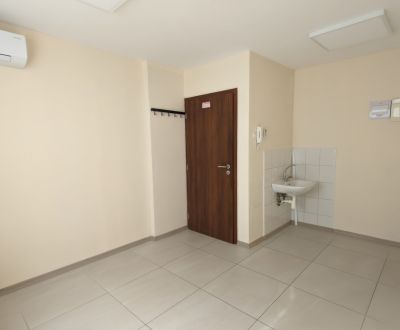 Priestory na prenájom /služby/, 12 m2, Vráble, okr. Nitra