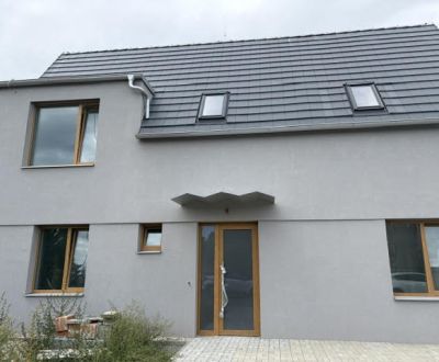 Na PREDAJ 4 izbový dom s nadčasovou architektúrou v Miloslavove