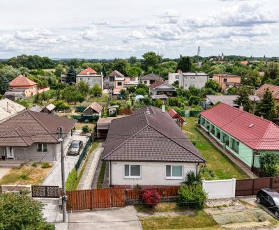 Priestranný 4 izbový rodinný dom po rekonštrukcii - Branč 