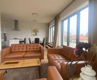 PRENÁJOM 4 izbový nadštandardný byt s veľkou terasou v centre Nitry