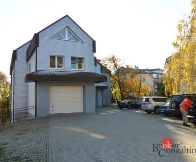 Pet-friendly podkrovný 3i byt s terasou a parkovaním-Koliba