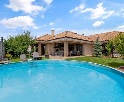 Predaj 5 izbový dom, 180 m2 + 667 m2, 2x garáž, bazén 