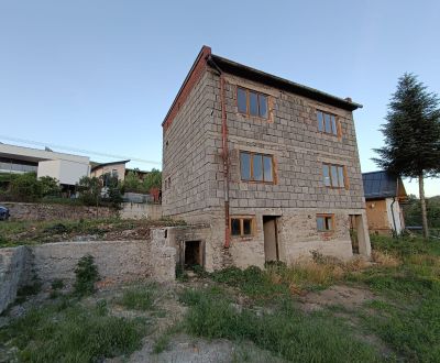 Rodinný dom na rekonštrukciu blízko centra mesta – Nová Baňa