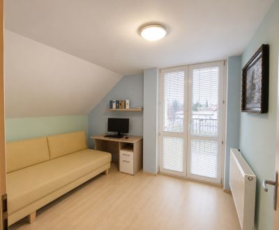 6 - izbový, dvojpodlažný rodinný dom - 200 m², na pozemku 439 m²