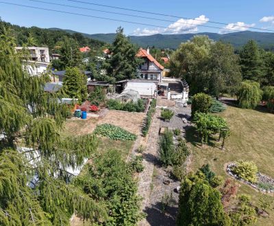 Rodinný dom po rekonštrukcii s upravenou záhradou 1512m2 