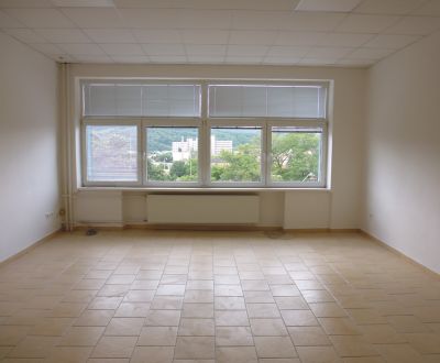 MASARYKOVA: VOĽNÉ kancelárske priestory, výmera cca 31 m2 - 2.posch.