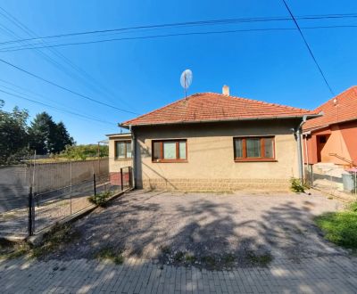 Na predaj dvojdom s pozemkom 954 m2 v Tesárských Mlyňanoch