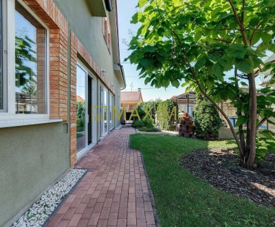 REZERVOVANY!Elegantný priestranný rodinný dom so záhradou v Kostolišti