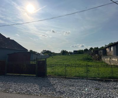 Stavebný pozemok 1 750 m² v centre obce Rumanová