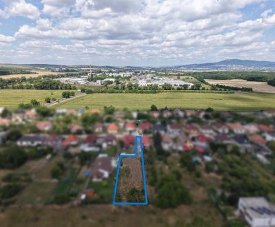 Stavebný pozemok 880 m² + prístupová cesta so sieťami Ivanka pri Nitre