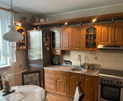 NA PREDAJ PRIESTRANNÝ 3-IZBOVÝ BYT | 67 m² | LODŽIA | 4. POSCHODIE