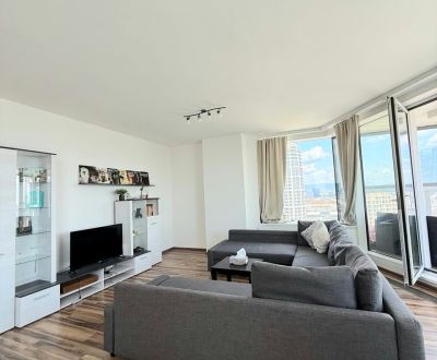 Na prenájom luxusný 3 izb. byt s garážou v Panorama City, Staré Mesto.