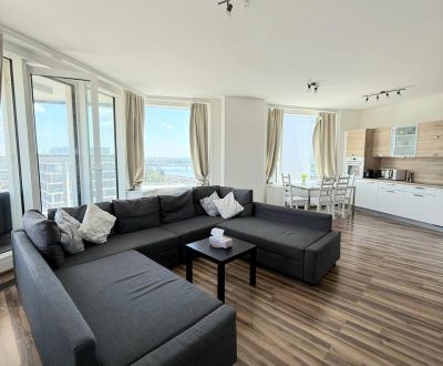 Na prenájom luxusný 3 izb. byt s garážou v Panorama City, Staré Mesto.