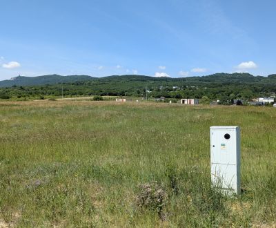 Stavebný pozemok 681 m2 v Štitároch 