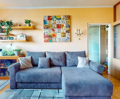 Svetlý 2i byt s drevenou podlahou | Štrkovec | 52 m² | 2 balkóny