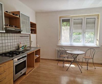 2-izb. byt, Wilsonova ul., Staré Mesto, tehlový dom