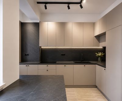 Elegantný dizajnový 101m2 zrekonštruovaný byt na  Gorkého ulici - top