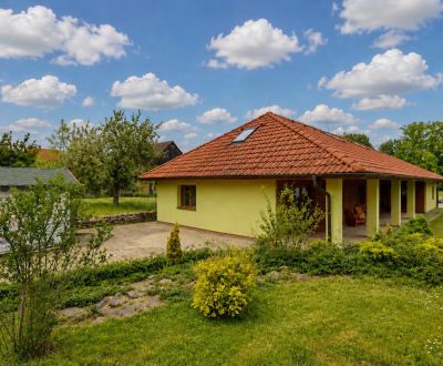 ČARADICE-Priestranný 5izbový dom s veľkou záhradou a pozemkom 1555m2