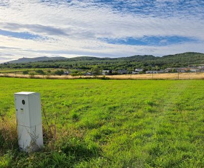 Stavebný pozemok 673 m2 v Štitároch s výhľadom na Zobor i Žibricu