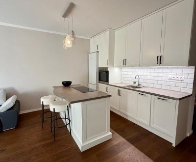 Priestranný 2i byt Pri Mýte, Račianska ul., novostavba, loggia, garáž
