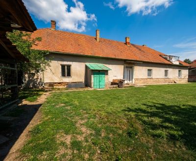 Panský dom s rozsiahlym pozemkom 6345m2 Čifáre centum (okr. NR)