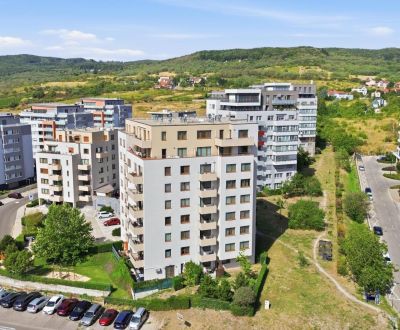 Zariadený 2-izbový byt s loggiou na Kadnárovej ulici