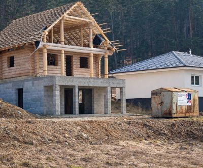 NA PREDAJ - Necpaly - zrubový dom (hrubá stavba) k dokončeniu