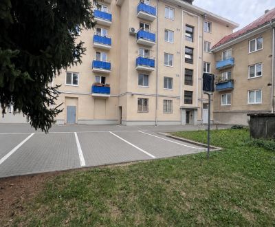 NA PREDAJ! 2i byt v pôvodnom stave priamo na námestí v Novej Dubnici