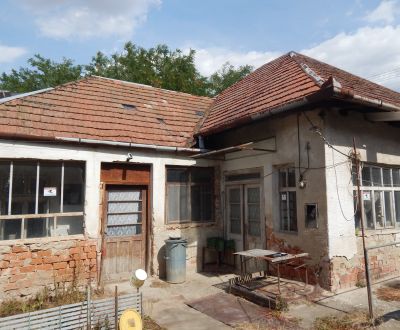 Na predaj  4.izb .dom - chalupa v Brutoch - pozemok 741 m2.