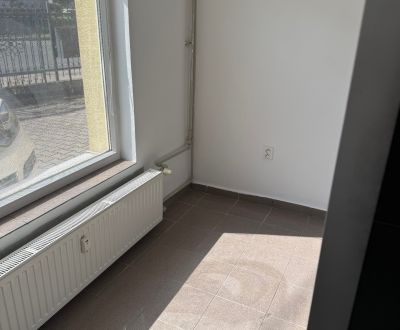 Obchodný priestor, kancelária - Sarartovská ul. 