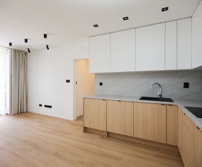 NA PREDAJ-2,5-IZB.NOVOZREKONŠTRUOVANÝ BYT ,TATRANSKÁ UL.KE-STARÉ MESTO