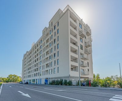 Slnečný a klimatizovaný 2-izb. byt s dvomi bakónmi a garážovým státim 