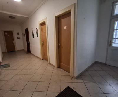 Ponúkame na prenájom kanceláriu v centre mesta