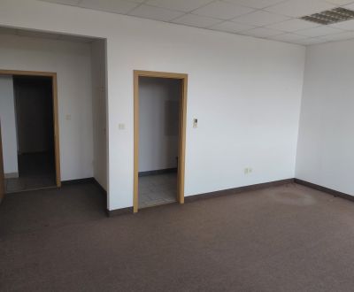 Prenájom kancelárie 35,9 m2 na Tomášikovej ul. v Ružinove