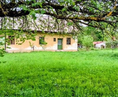 Vidiecky rodinný dom-chalupa s pozemkom 1050m2