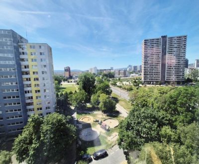 NA PREDAJ PRIESTRANNÝ 3-IZB.BYT+LOGGIA PREDNÁ ČASŤ PETRŽALKY