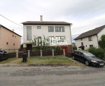 Na predaj - priestranný rodinný dom v Snine na pozemku 729 m²