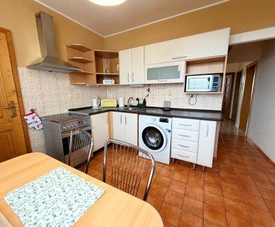 Ponúkam na predaj 4-izbový byt vo výbornej lokalite, Lúky, Vráble, 84m
